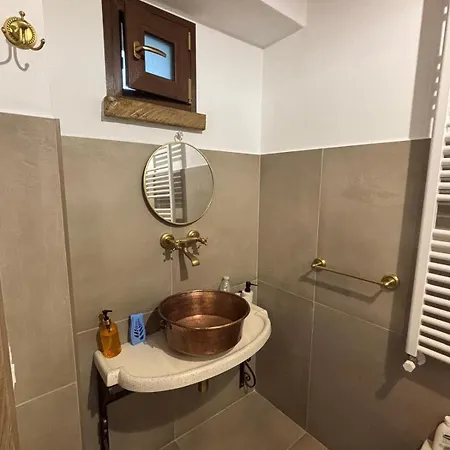 Lo Shangrila Borrello